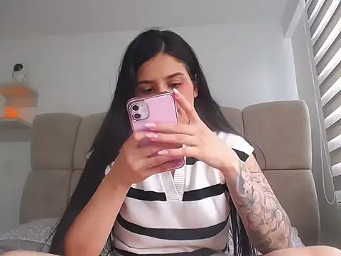 Snapshot of SofiaBanks_ chatting on April 5, 2026, 10:05 pm SofiaBanks online show from April 5, 2026, 10:05 pm