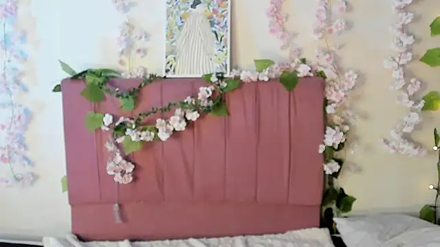 Snapshot of megan_n chatting on April 4, 2026, 10:22 am megan n online show from April 4, 2026, 10:22 am