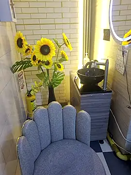 Snapshot of mistresslu chatting on April 6, 2026, 4:30 am mistresslu online show from April 6, 2026, 4:30 am