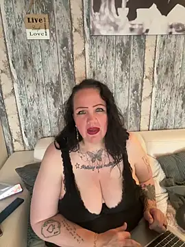 Snapshot of Noraya_ink chatting on May 6, 2026, 9:35 am Noraya ink online show from May 6, 2026, 9:35 am