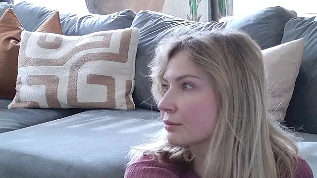 Snapshot of WhereisAlice chatting on April 2, 2026, 3:51 pm WhereisAlice online show from April 2, 2026, 3:51 pm