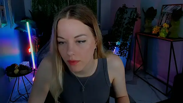 Snapshot of VireliaMoonfall chatting on June 16, 2026, 6:46 am VireliaMoonfall online show from June 16, 2026, 6:46 am