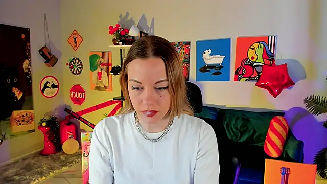 VireliaMoonfall online show from April 17, 2026, 8:39 am