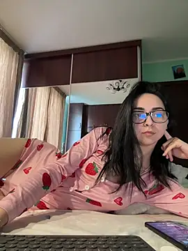 Snapshot of TheaMerve chatting on April 22, 2026, 12:56 pm TheaMerve online show from April 22, 2026, 12:56 pm