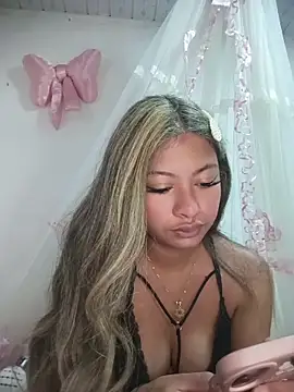 KatyBelle  online show from May 13, 2026, 7:54 pm