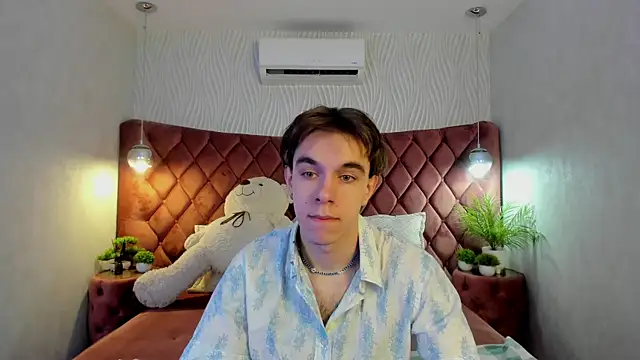 Snapshot of DaveBevy chatting on April 16, 2026, 5:19 am DaveBevy online show from April 16, 2026, 5:19 am