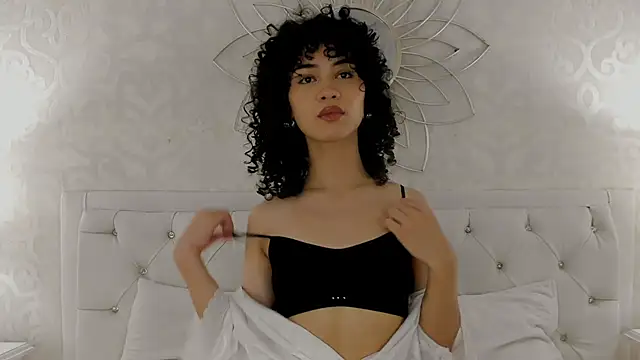 Snapshot of Julietta___ chatting on April 16, 2026, 12:06 pm Julietta online show from April 16, 2026, 12:06 pm