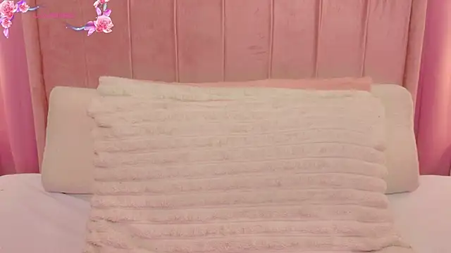 MoollyLove online show from April 25, 2026, 12:08 pm