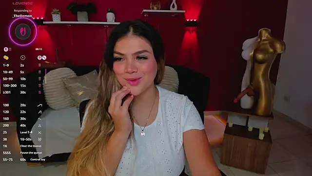 Snapshot of Sofia_Velvetx chatting on May 6, 2026, 2:43 pm Sofia Velvetx online show from May 6, 2026, 2:43 pm