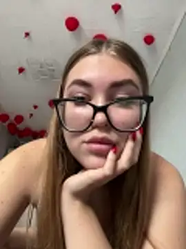 MissAuroraX online show from April 26, 2026, 12:24 pm
