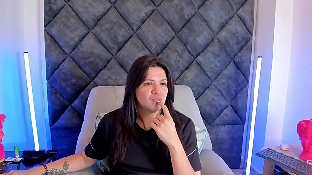 MatthewDavis  online show from April 22, 2026, 11:39 am