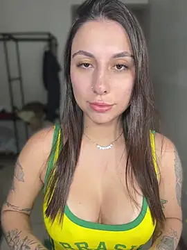 Carolzinhalux69 online show from June 13, 2026, 1:25 am