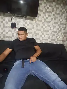 luis20212 online show from June 17, 2026, 3:28 am
