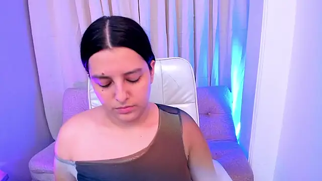 Arihanna London online show from May 14, 2026, 3:36 am