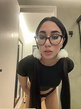 juliacosta online show from March 27, 2026, 7:48 pm