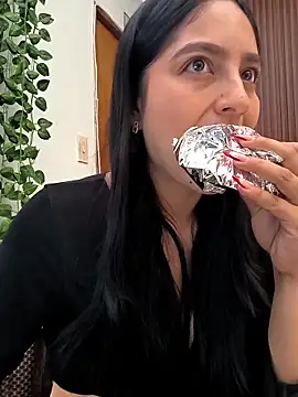 Snapshot of SophiaCastro09_ chatting on May 23, 2026, 12:37 pm SophiaCastro09 online show from May 23, 2026, 12:37 pm