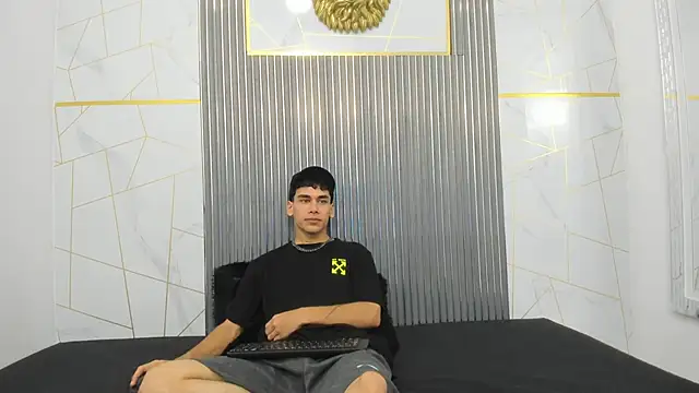 Snapshot of Kitsune_44 chatting on March 27, 2026, 6:53 pm Kitsune 44 online show from March 27, 2026, 6:53 pm