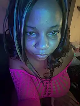 Ariqueendadon online show from March 27, 2026, 4:32 am