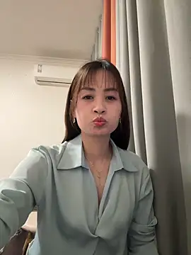 Snapshot of Yang_218 chatting on May 1, 2026, 2:44 pm Yang 218 online show from May 1, 2026, 2:44 pm