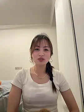 Snapshot of Yang_218 chatting on April 22, 2026, 7:37 am Yang 218 online show from April 22, 2026, 7:37 am