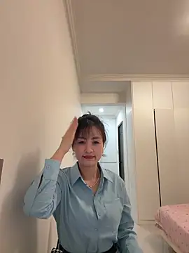 Snapshot of Yang_218 chatting on May 4, 2026, 1:25 pm Yang 218 online show from May 4, 2026, 1:25 pm