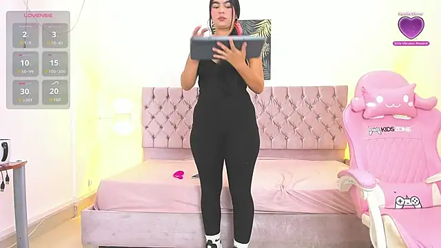 tiffany  ray1 online show from May 14, 2026, 7:33 pm
