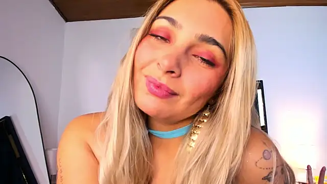 Catalina Osorio online show from July 11, 2026, 11:54 am