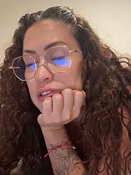 Snapshot of Solarishot chatting on April 14, 2026, 1:54 am Solarishot online show from April 14, 2026, 1:54 am