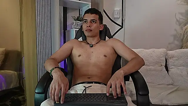 Snapshot of DrakoStone chatting on March 27, 2026, 11:38 pm DrakoStone online show from March 27, 2026, 11:38 pm