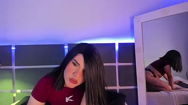 GlossyBratz online show from April 24, 2026, 7:38 pm
