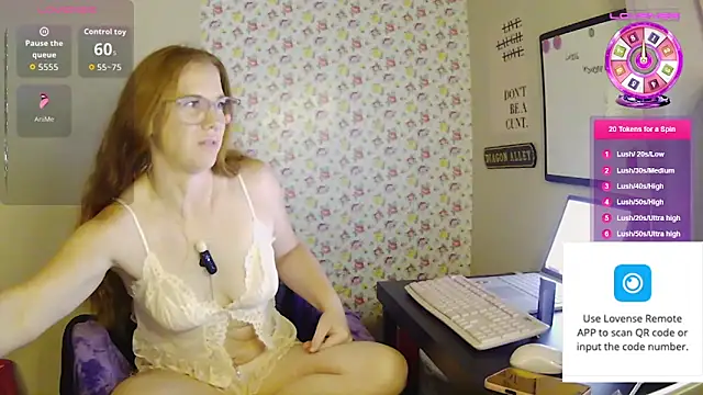 RoxyRedXO12 online show from June 7, 2026, 5:23 am