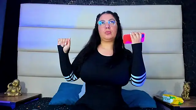 alice morris77 online show from April 18, 2026, 12:57 am