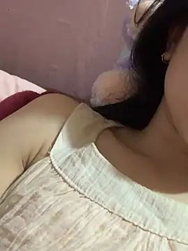 Snapshot of Mary-love1 chatting on April 4, 2026, 9:05 am Mary-love1 online show from April 4, 2026, 9:05 am