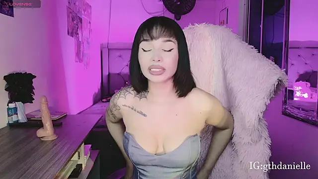 Snapshot of goth_Valentinna chatting on April 21, 2026, 5:14 am goth Valentinna online show from April 21, 2026, 5:14 am