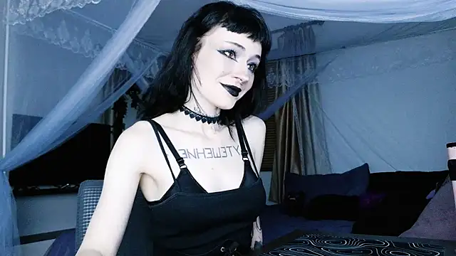 Snapshot of H3xD0ll chatting on April 26, 2026, 1:19 pm H3xD0ll online show from April 26, 2026, 1:19 pm