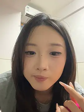Snapshot of Alice-babyone chatting on April 27, 2026, 10:24 am Alice-babyone online show from April 27, 2026, 10:24 am