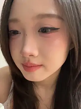Snapshot of Alice-babyone chatting on May 19, 2026, 12:45 pm Alice-babyone online show from May 19, 2026, 12:45 pm