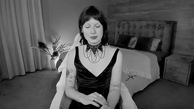 effie mirale online show from May 15, 2026, 9:18 am