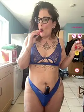 Snapshot of IvyBelleMilf chatting on April 23, 2026, 9:38 am IvyBelleMilf online show from April 23, 2026, 9:38 am