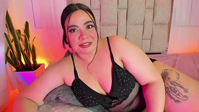 Snapshot of CatalinaReyexxx chatting on April 22, 2026, 11:28 am CatalinaReyexxx online show from April 22, 2026, 11:28 am
