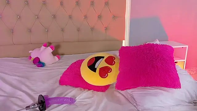 Snapshot of CandyRose__ chatting on April 1, 2026, 4:14 am CandyRose online show from April 1, 2026, 4:14 am