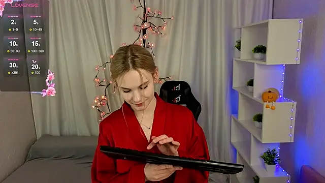 SugarNyaa online show from April 26, 2026, 3:15 am