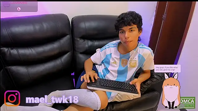 Snapshot of Mael_Twink chatting on April 10, 2026, 9:33 pm Mael Twink online show from April 10, 2026, 9:33 pm
