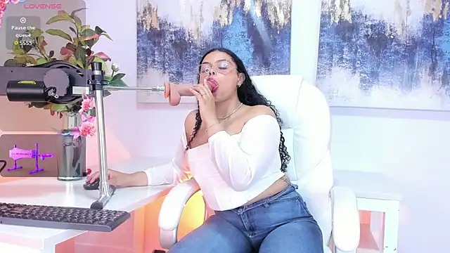 Snapshot of scarlett__2 chatting on May 19, 2026, 7:32 pm scarlett 2 online show from May 19, 2026, 7:32 pm