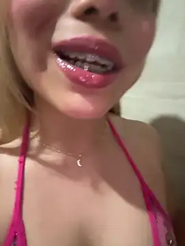 Snapshot of Maddyloveee chatting on March 29, 2026, 1:40 am Maddyloveee online show from March 29, 2026, 1:40 am