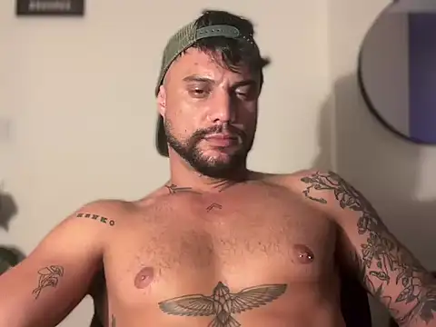 Snapshot of tomaxhot69 chatting on March 28, 2026, 11:06 pm tomaxhot69 online show from March 28, 2026, 11:06 pm