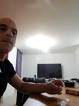 Snapshot of RoyVargo_real chatting on March 30, 2026, 4:25 am RoyVargo real online show from March 30, 2026, 4:25 am