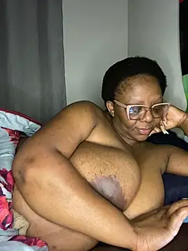 Snapshot of BoobsQueeen chatting on July 23, 2026, 3:52 pm BoobsQueeen online show from July 23, 2026, 3:52 pm