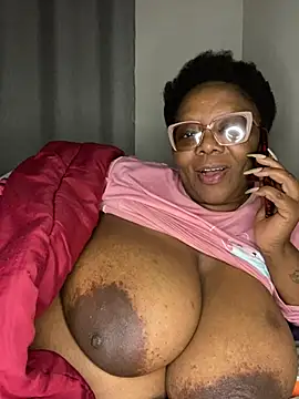 Snapshot of BoobsQueeen chatting on July 21, 2026, 3:13 pm BoobsQueeen online show from July 21, 2026, 3:13 pm