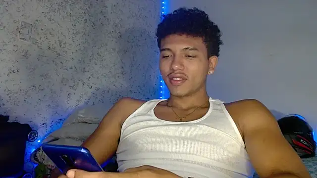 Snapshot of tonydesire_ chatting on April 17, 2026, 7:06 pm tonydesire online show from April 17, 2026, 7:06 pm